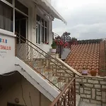 B&bsheshalliu Bed and Breakfast Μπεράτ