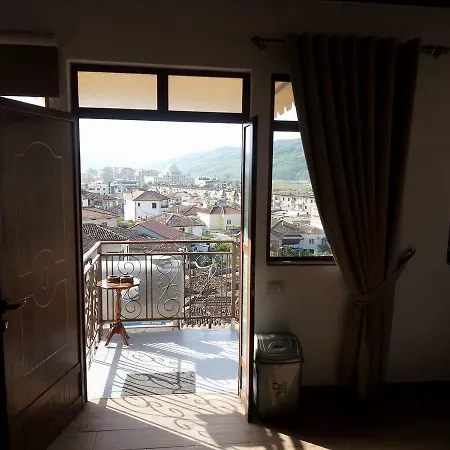 B&bsheshalliu לינה וארוחת בוקר 3*