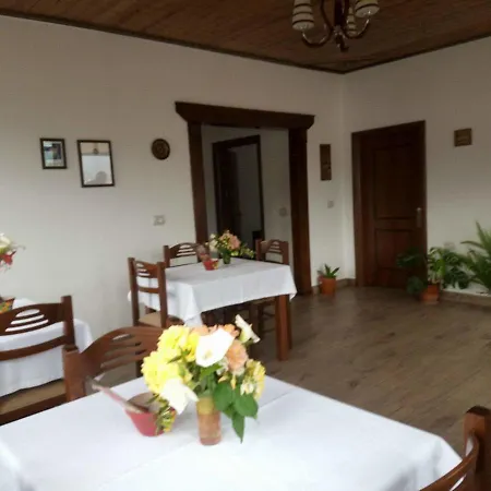 Alojamento de Acomodação e Pequeno-almoço B&bsheshalliu