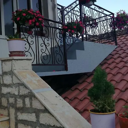 לינה וארוחת בוקר B&bsheshalliu 3*