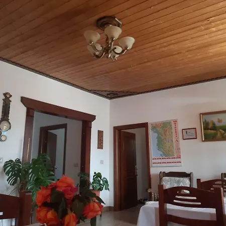 B&bsheshalliu לינה וארוחת בוקר 3*